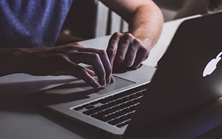 开云esports-蝶泳50米划频冠军仅用24次，蝶泳50米记录